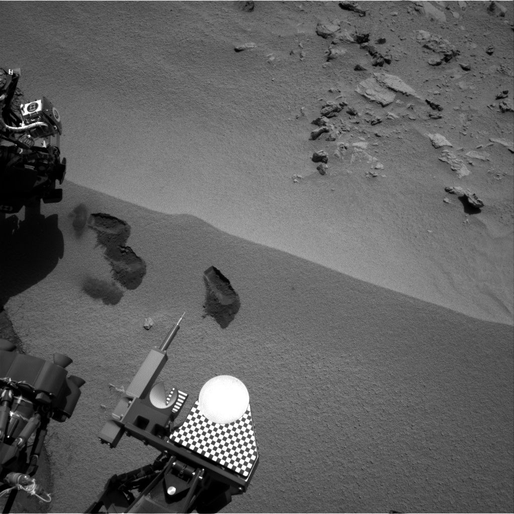 Curiosity Rover's Chemistry Lab Takes 1st First Taste of Mars Soil